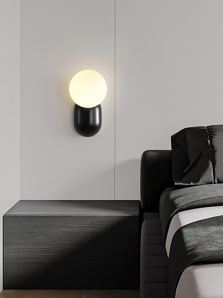 ChicGlow Resin Wall Lamp – Elegance and Energy Efficiency in One Noxord