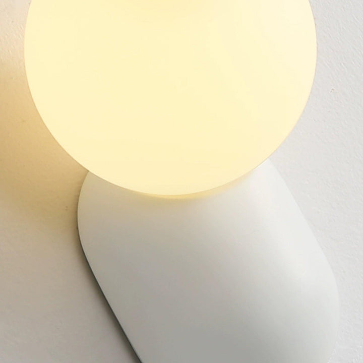 ChicGlow Resin Wall Lamp – Elegance and Energy Efficiency in One Noxord
