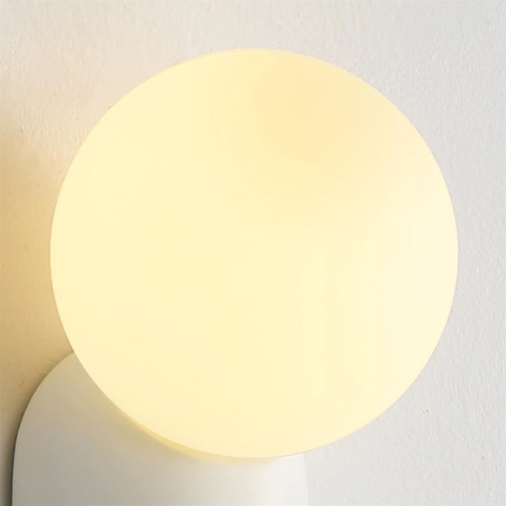 ChicGlow Resin Wall Lamp – Elegance and Energy Efficiency in One Noxord