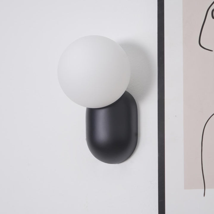 ChicGlow Resin Wall Lamp – Elegance and Energy Efficiency in One Noxord