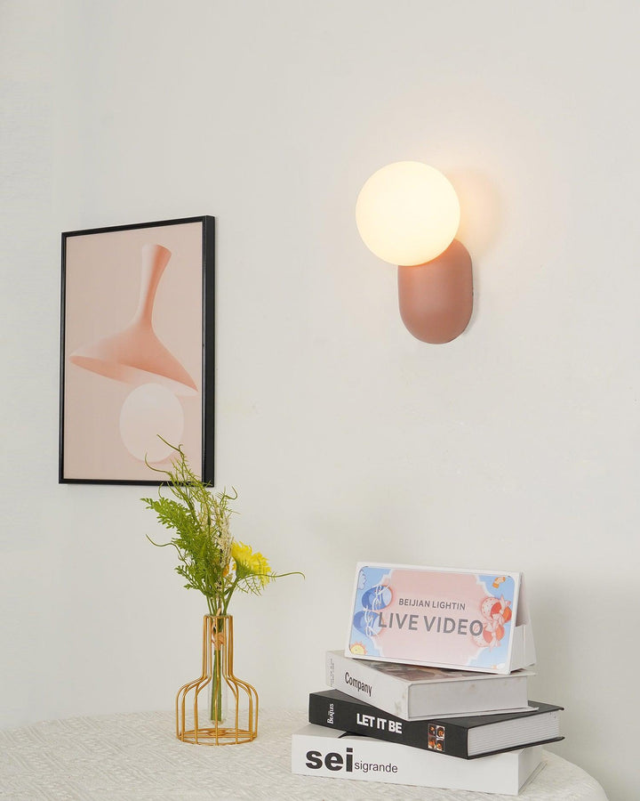 ChicGlow Resin Wall Lamp – Elegance and Energy Efficiency in One Noxord