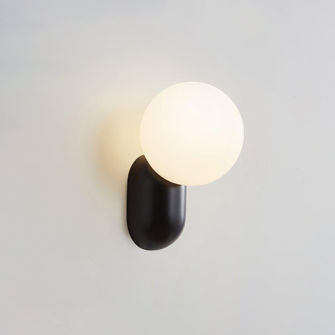 ChicGlow Resin Wall Lamp – Elegance and Energy Efficiency in One Noxord