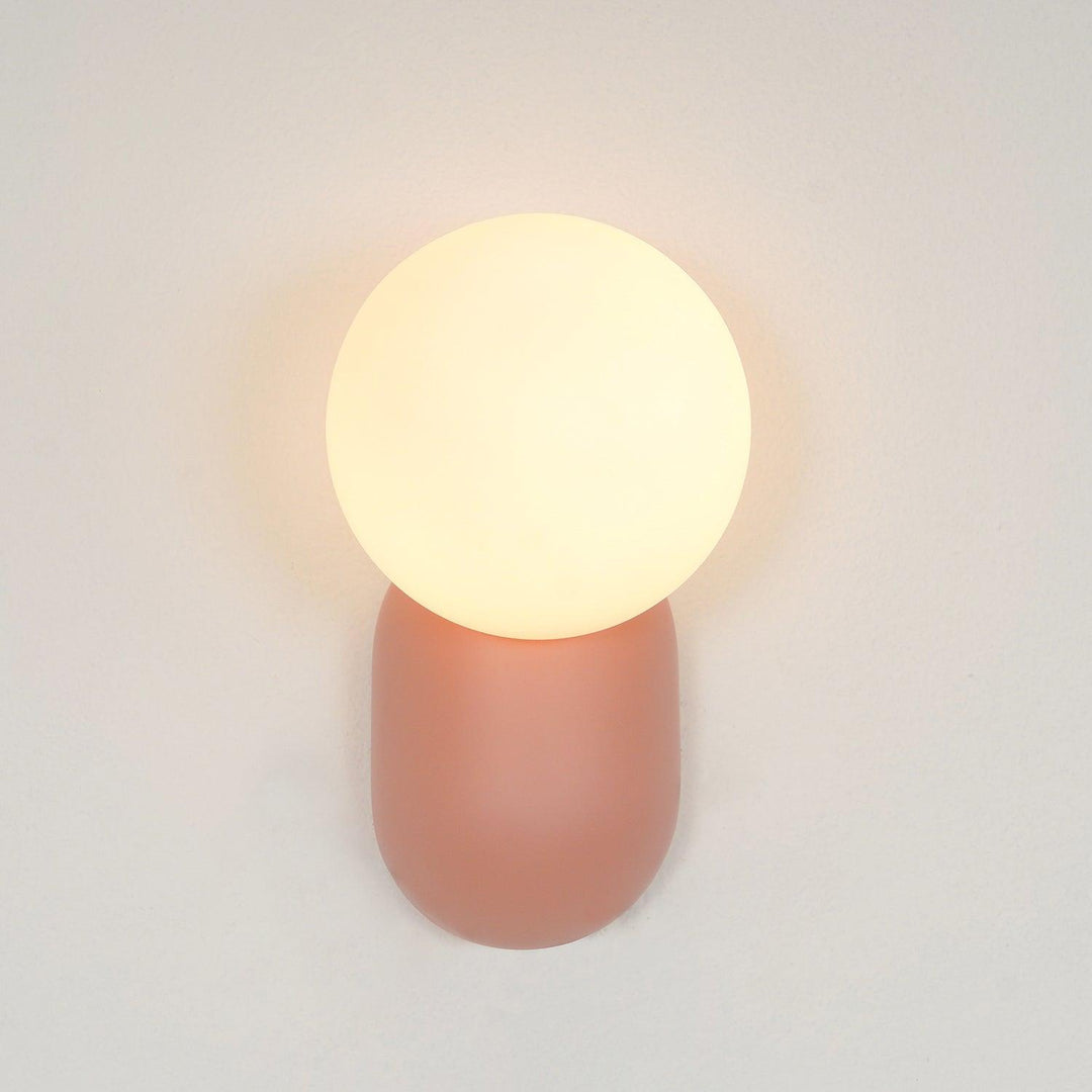 ChicGlow Resin Wall Lamp – Elegance and Energy Efficiency in One Noxord
