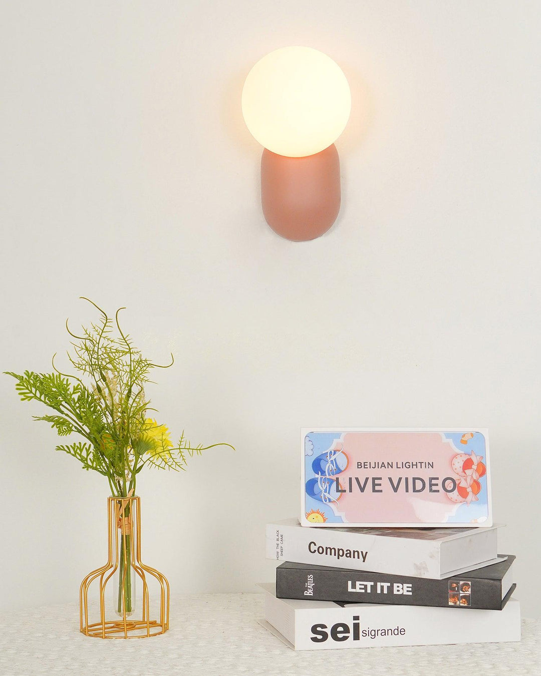 ChicGlow Resin Wall Lamp – Elegance and Energy Efficiency in One Noxord