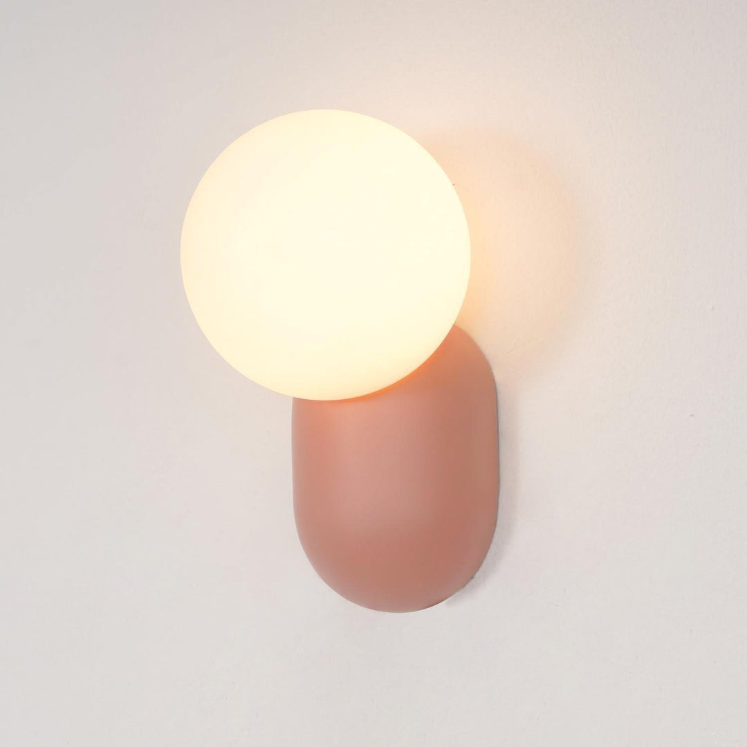 ChicGlow Resin Wall Lamp – Elegance and Energy Efficiency in One Noxord