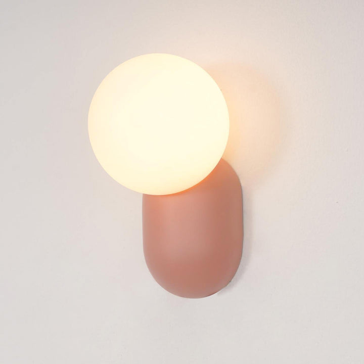 ChicGlow Resin Wall Lamp – Elegance and Energy Efficiency in One Noxord