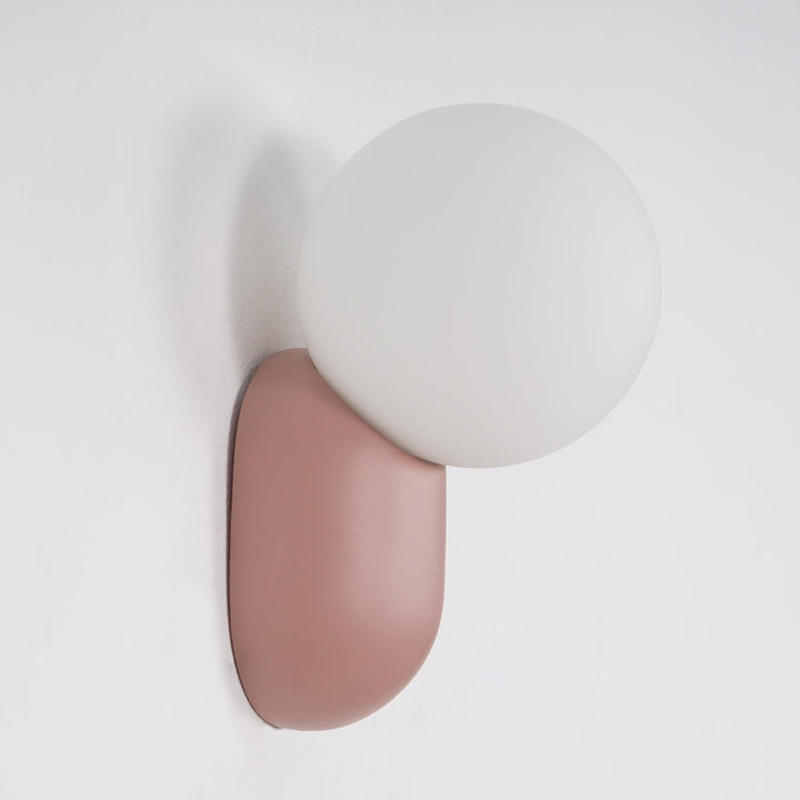 ChicGlow Resin Wall Lamp – Elegance and Energy Efficiency in One Noxord