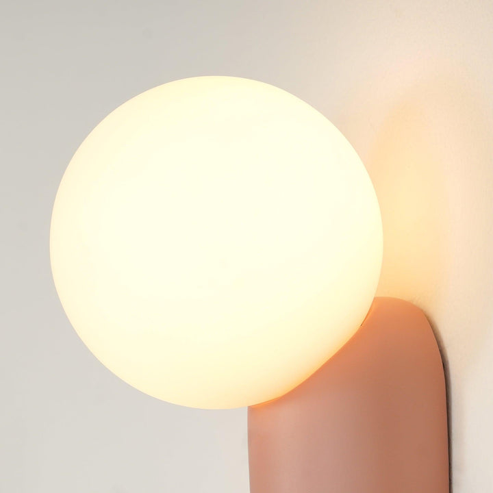 ChicGlow Resin Wall Lamp – Elegance and Energy Efficiency in One Noxord