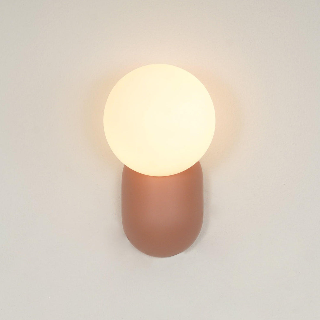 ChicGlow Resin Wall Lamp – Elegance and Energy Efficiency in One Noxord