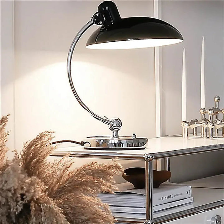 Minimalist table lamp with a warm, Scandinavian look | Kalsten