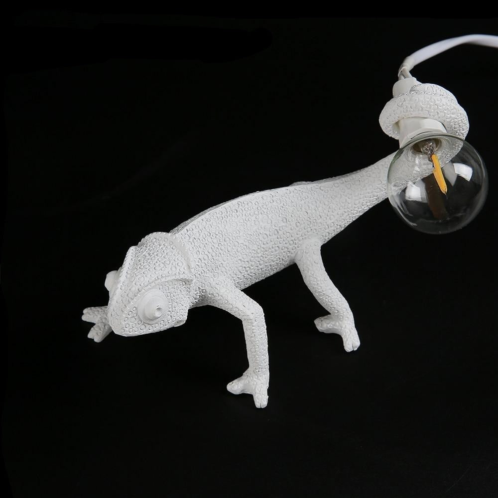 Resin Lizard Table Lamp - Elegant Lizard Table Lamp made of Resin for Modern Interior Kalsten