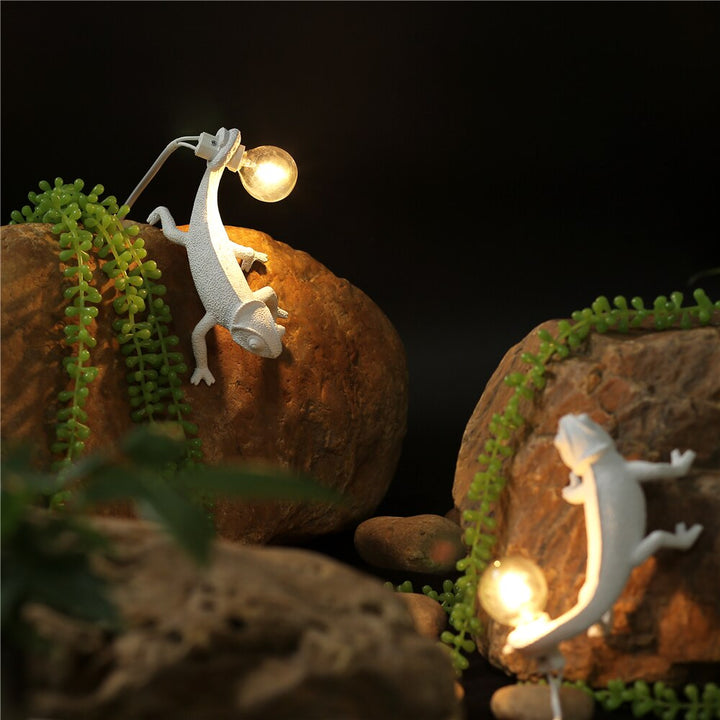Resin Lizard Table Lamp - Elegant Lizard Table Lamp made of Resin for Modern Interior Kalsten
