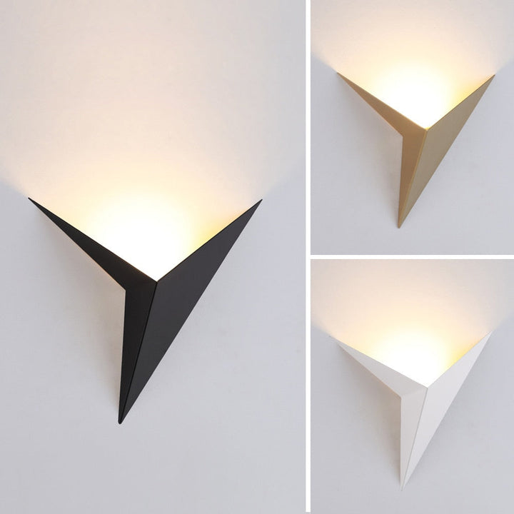 Modern Triangular Wall Lamp - TrigoLux | Kalsten