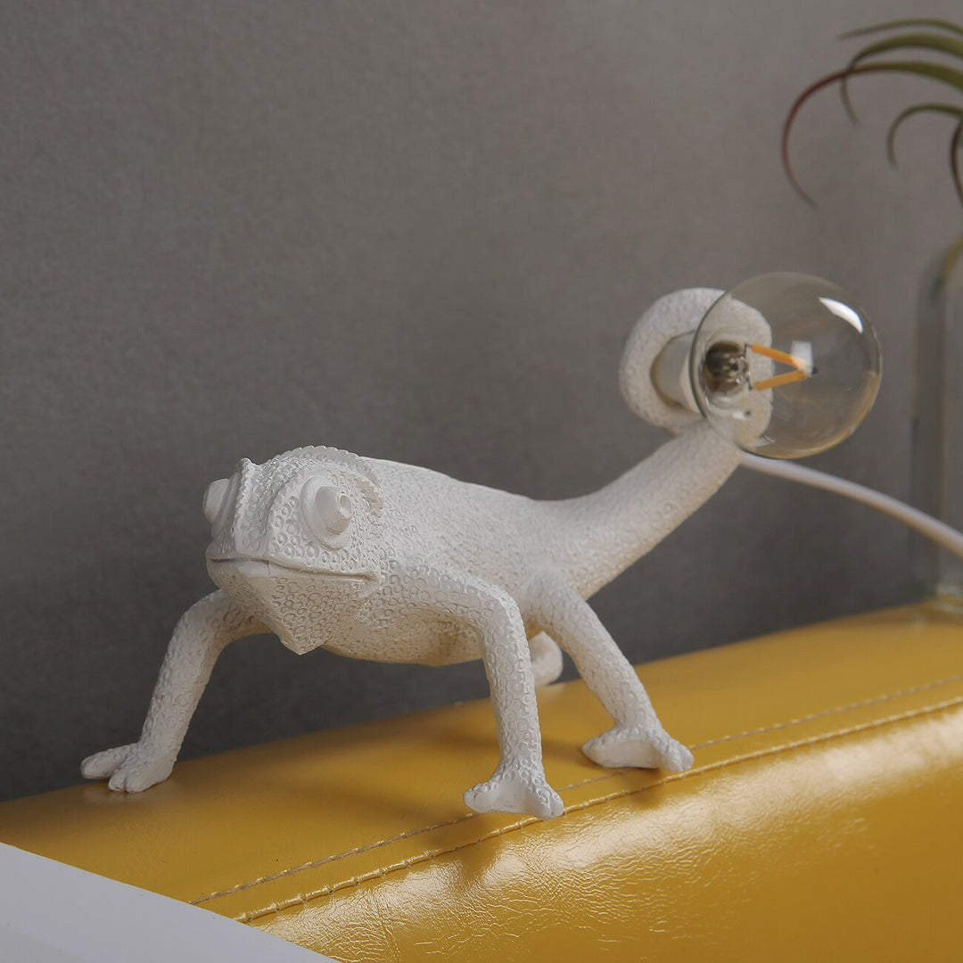 Resin Lizard Table Lamp - Elegant Lizard Table Lamp made of Resin for Modern Interior Kalsten