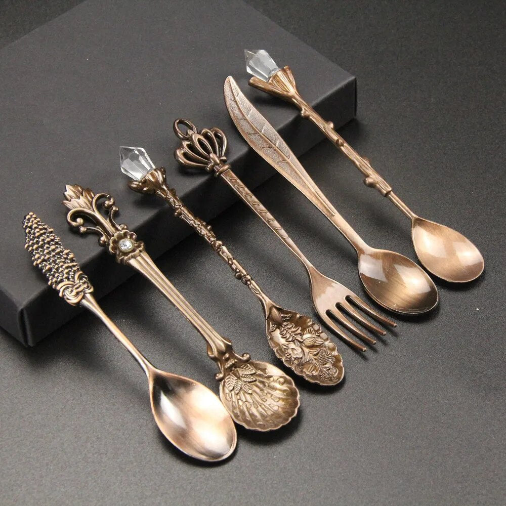 Vintage Engraved Teaspoon – Classic Elegance for Your Table Kalsten
