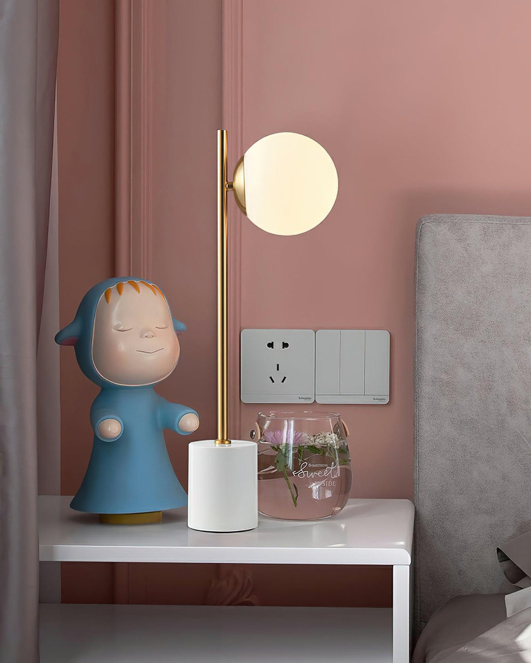 Harper Globe Table Lamp 8.7' | Kalsten