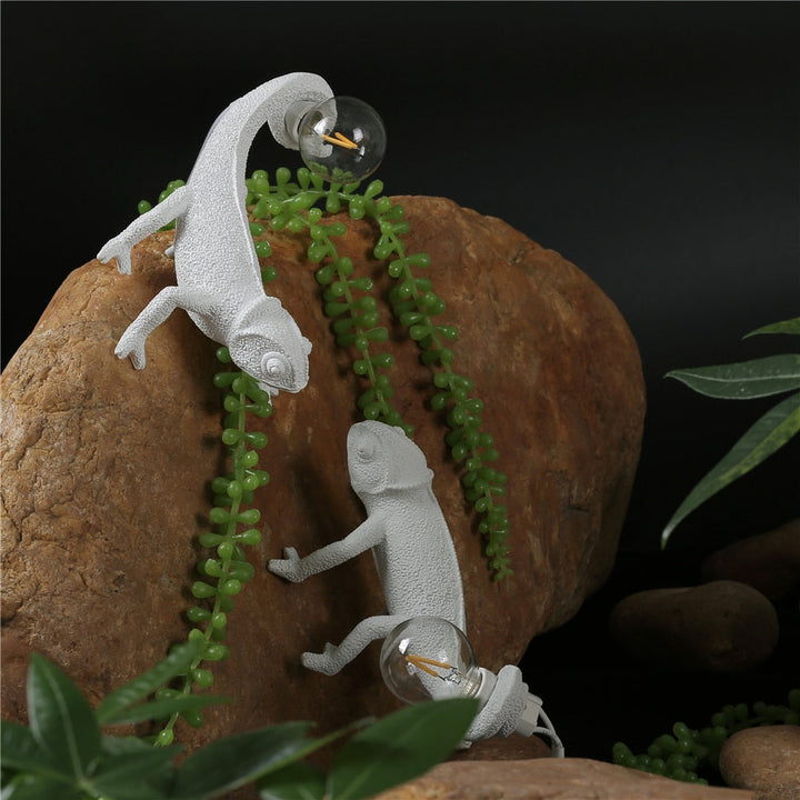 Resin Lizard Table Lamp - Elegant Lizard Table Lamp made of Resin for Modern Interior Kalsten