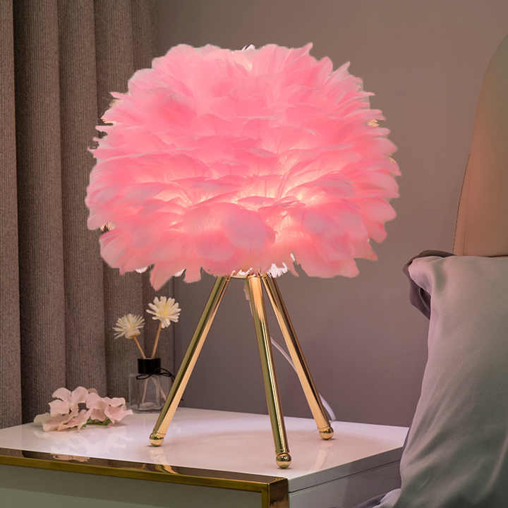 Table Lamp - FeatherLux - Dimmable Light - Elegant Feather Design | Noxord