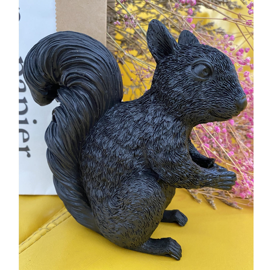 Squirrel Resin LED Animal Table Lamp Noxord