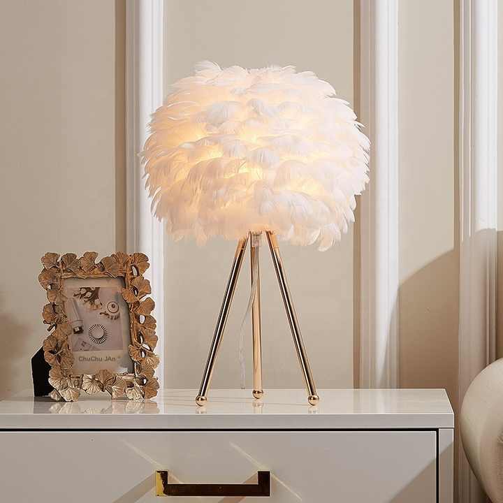 Table Lamp - FeatherLux - Dimmable Light - Elegant Feather Design | Noxord