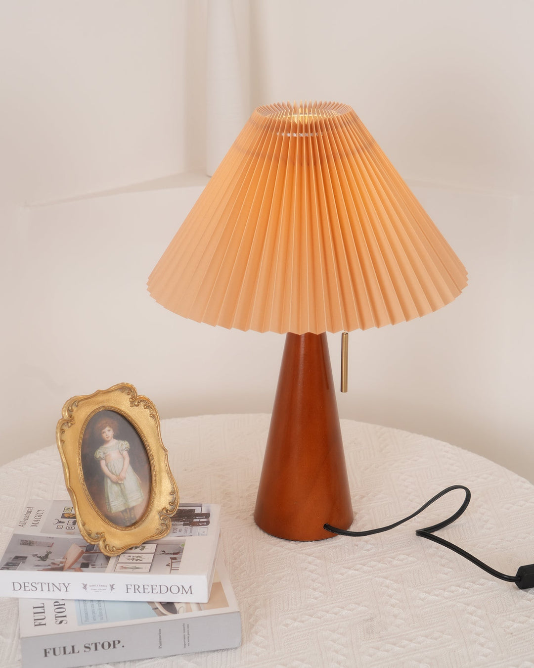 AntiqueRadiance – Elegant Wood and Metal Table Lamp | Noxord