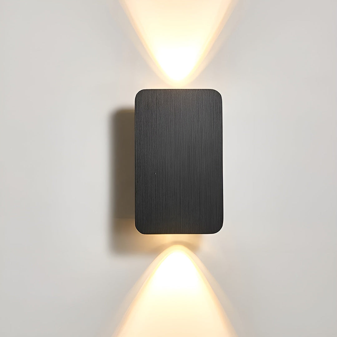 Kalsten | Elegant LED wall lamp in minimalist design for your home