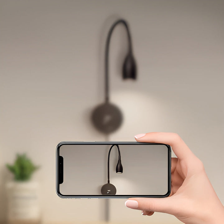 TouchGlow - 2-in-1-Swan-neck wall lamp with USB charger for cozy reading evenings | Kalsten
