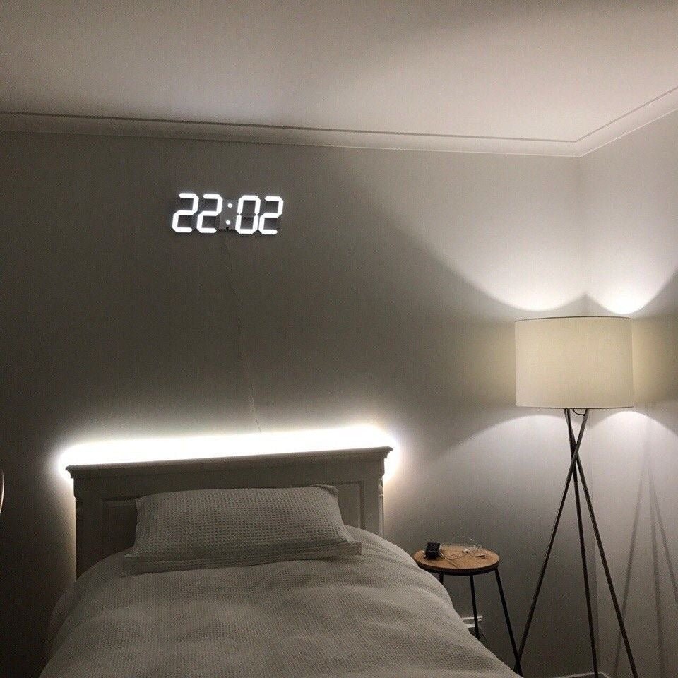 Kalsten | Digital 3D LED Wall Clock – Modern Design with Dimming Function and Optimal Visibility