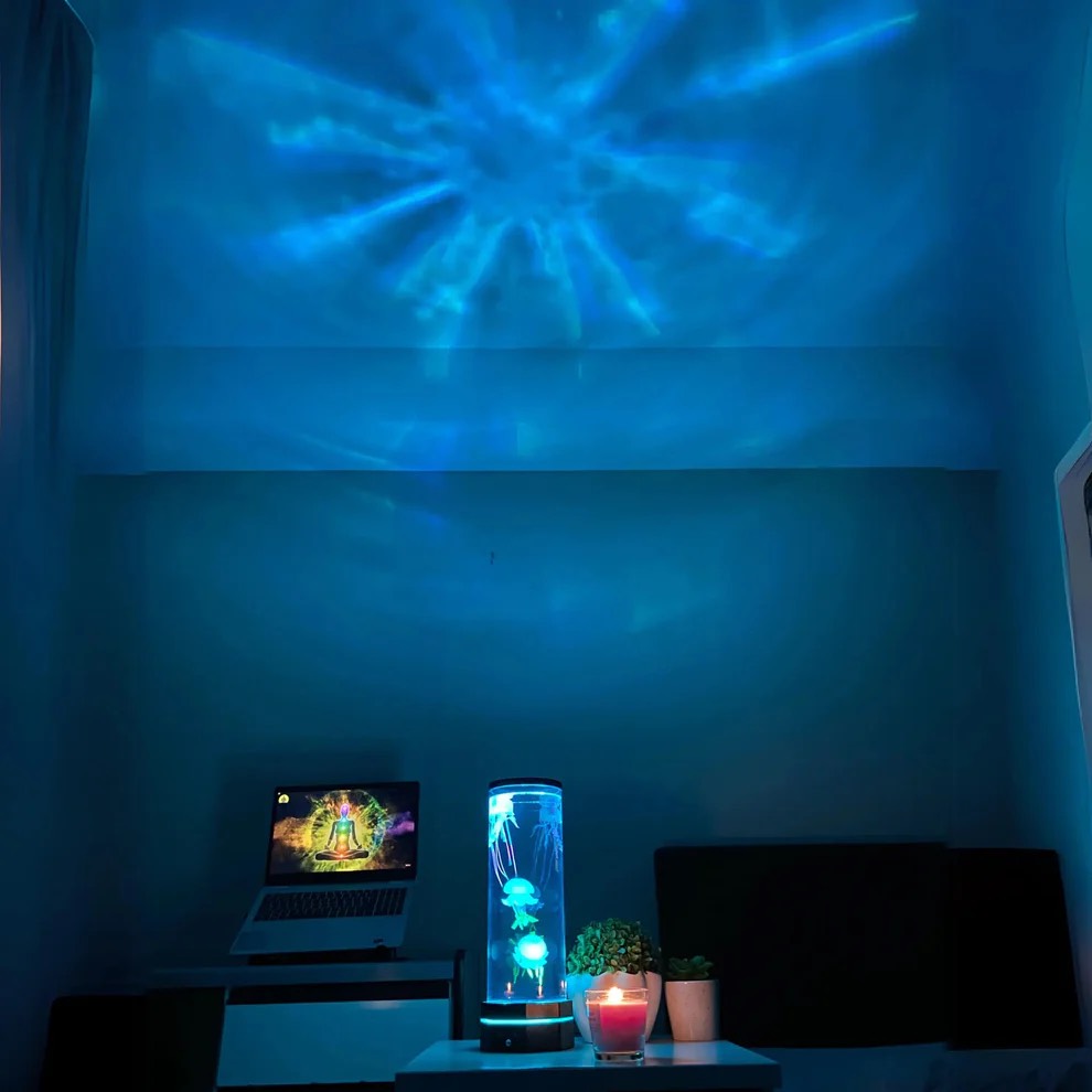 Jellyfish Aquarium Table Lamp | Noxord
