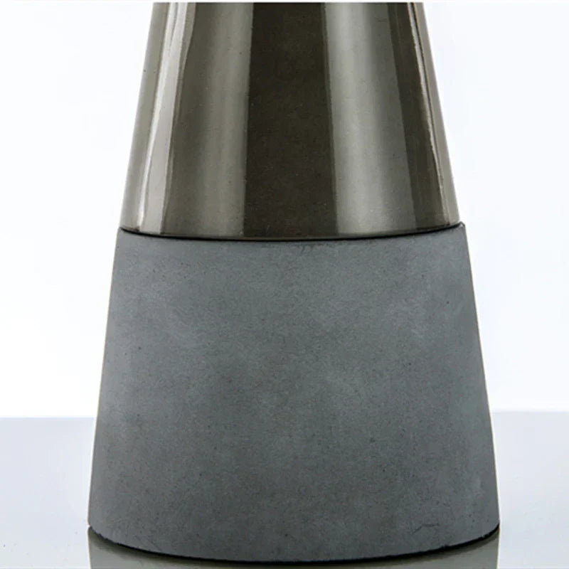 Industrial table lamp made of steel with glass shade – Modern vintage bedside lamp | Kalsten