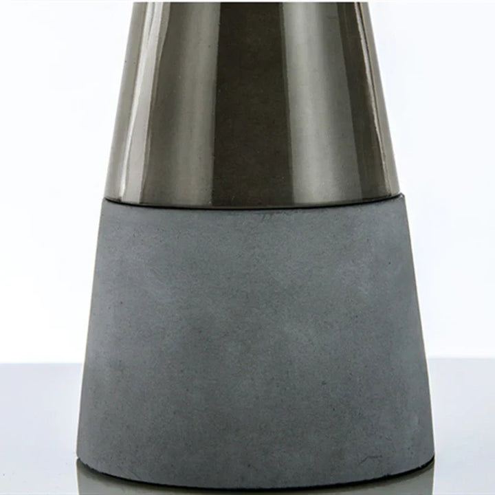 Industrial table lamp made of steel with glass shade – Modern vintage bedside lamp | Kalsten