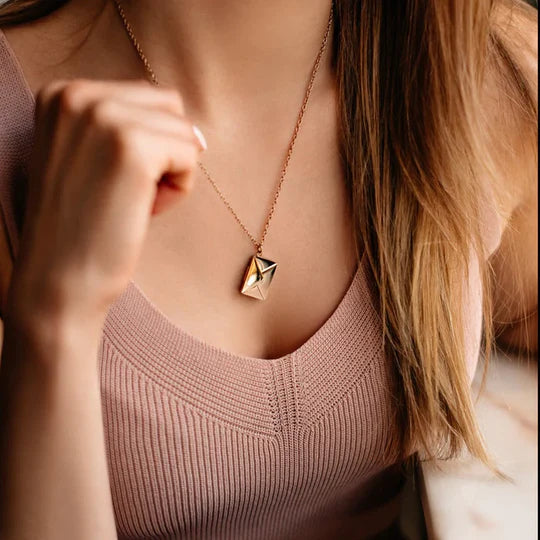 Love Chain - Loving letter necklace for your loved one Noxord