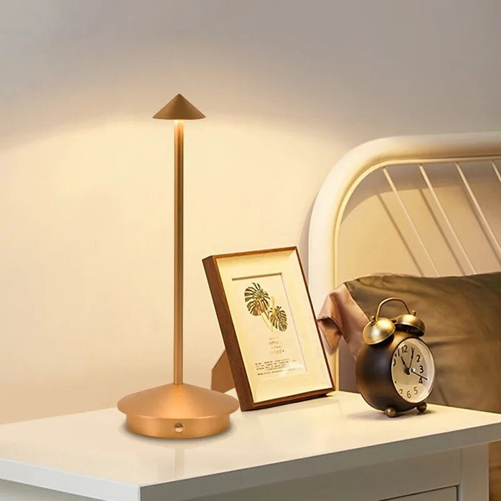 Chic GlowLite Desk Lamp - Illuminate your workspace Kalsten