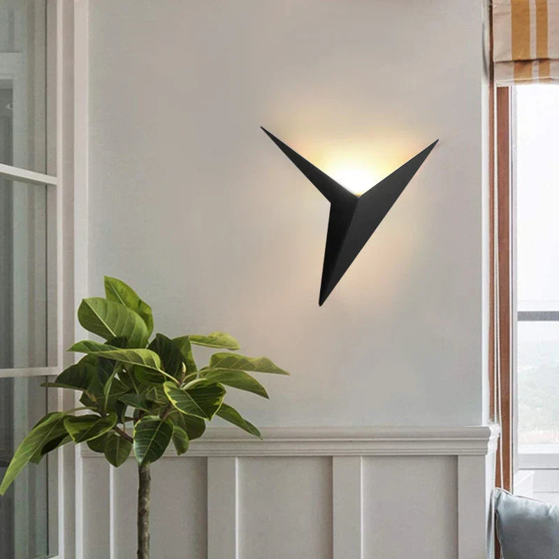 Modern Triangular Wall Lamp - TrigoLux | Kalsten