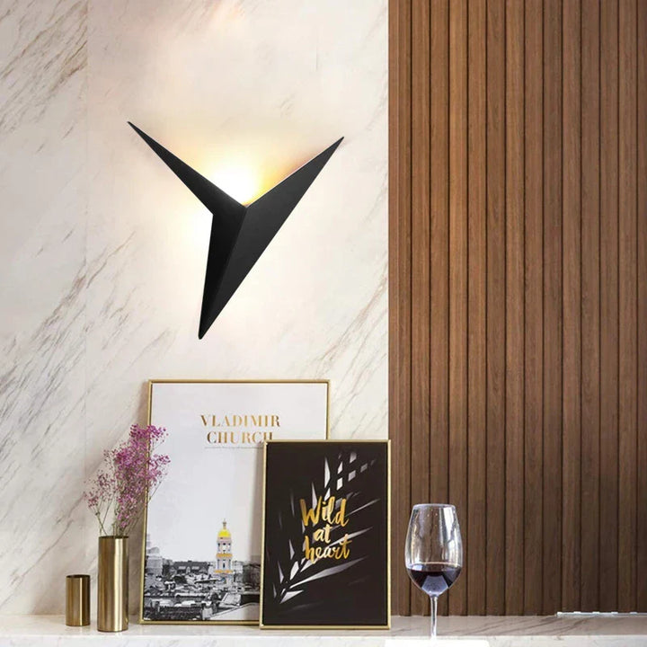 Kalsten | Trigon Wall Light