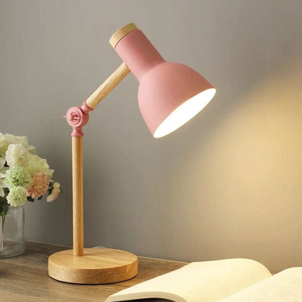 Adjustable wooden table lamp in Scandinavian style for stylish lighting | Kalsten