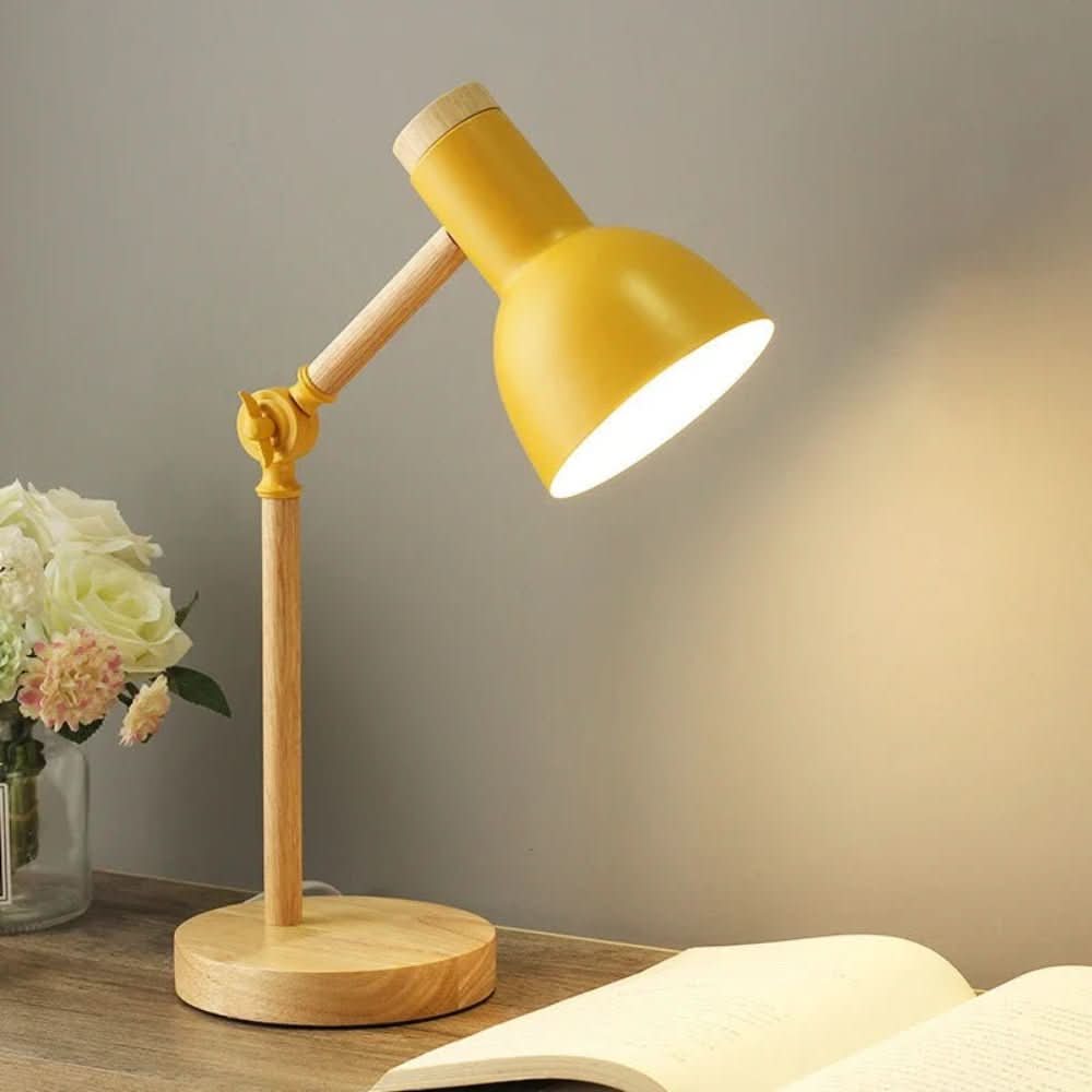 Adjustable wooden table lamp in Scandinavian style for stylish lighting | Kalsten