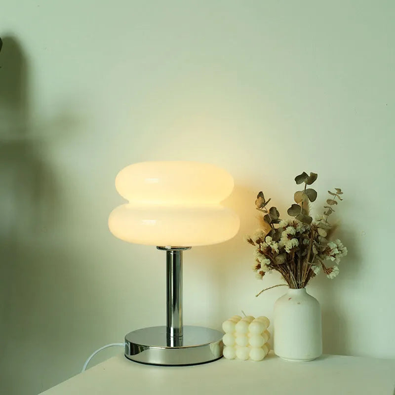 Luxury and subtle table lamp with elegant finish | Kalsten