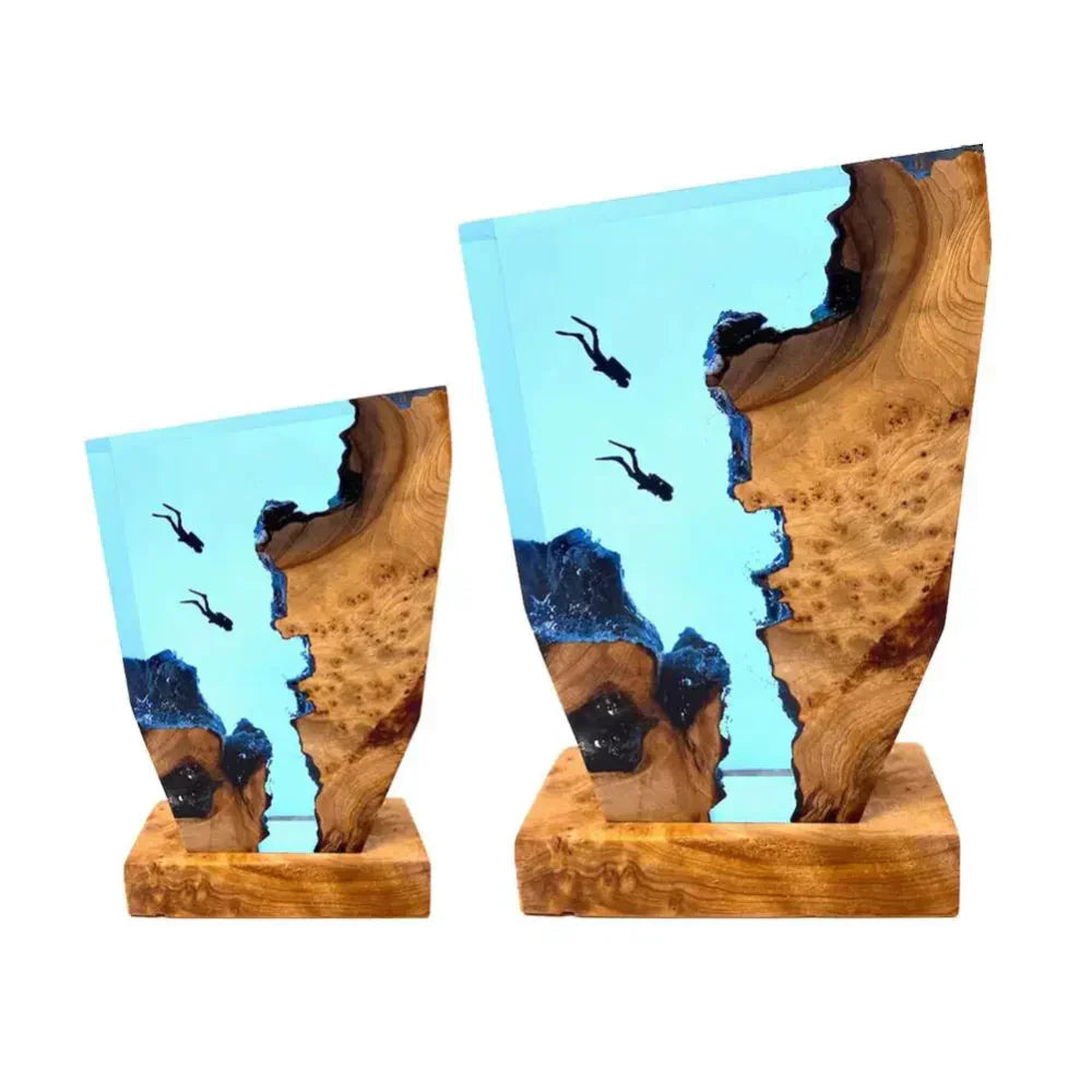 Marideep – Deep Sea Diver Table Lamp with Wooden Base & Ambient Lighting | Kalsten