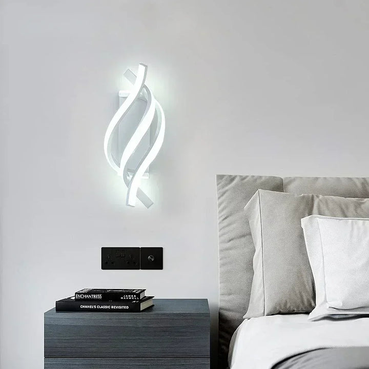 Spiral-shaped wall light | Kalsten