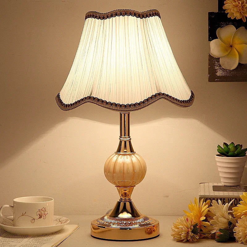 Designer table lamp combining retro with Nordic minimalism | Kalsten