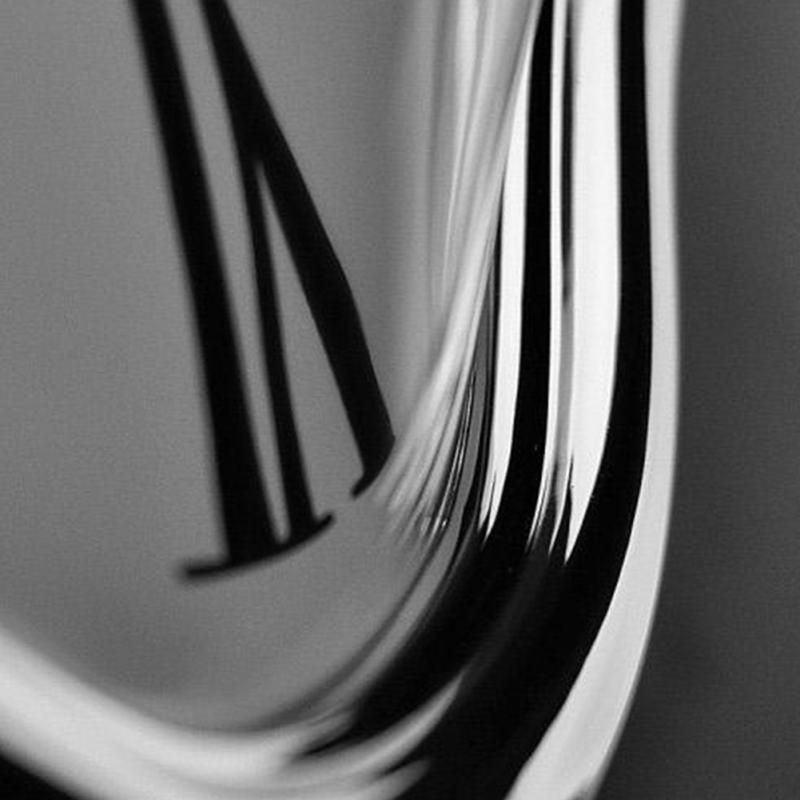 Distorted Melting Clock | Kalsten