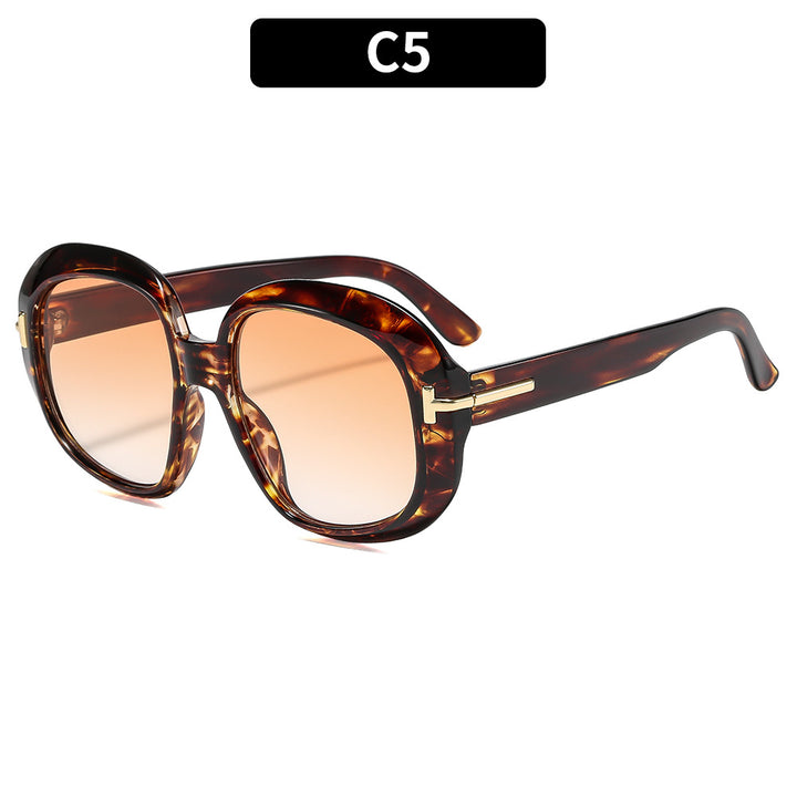 Oversized Retro-Inspired Sunglasses