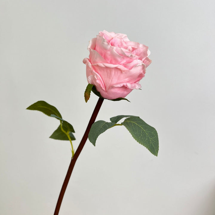 Natural Looking Floral Decor
