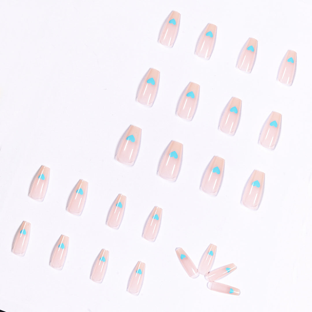 Artful nail art with heart motifs Kalsten