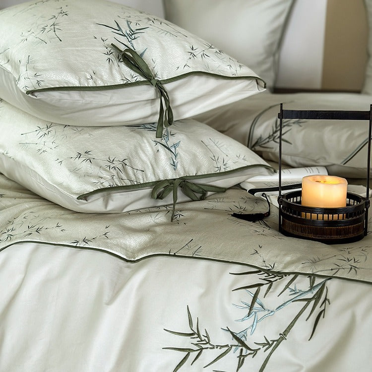 Reversible cotton satin bedding set with fine bamboo print and pillowcases with tie bands