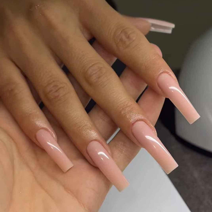 Art nails with elegant high-gloss finish Kalsten