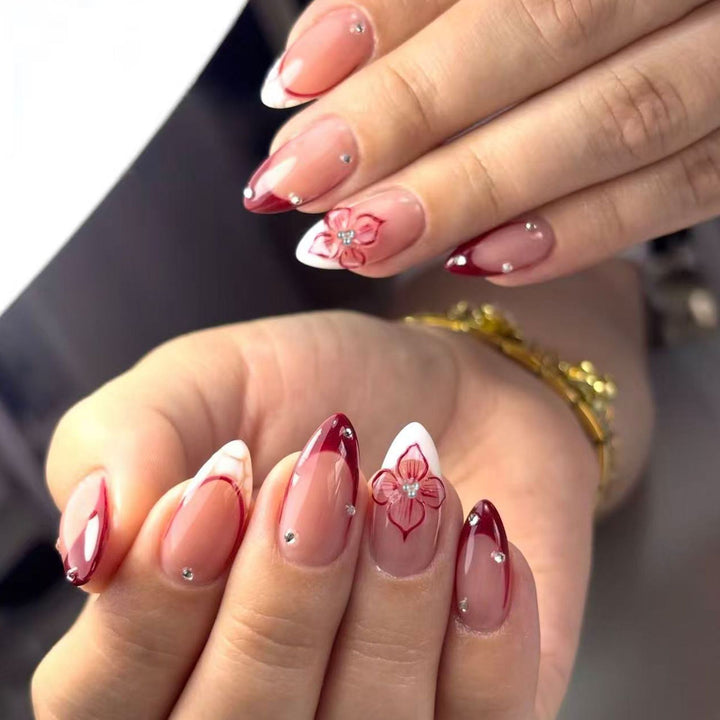Artful nail set with floral accents Kalsten