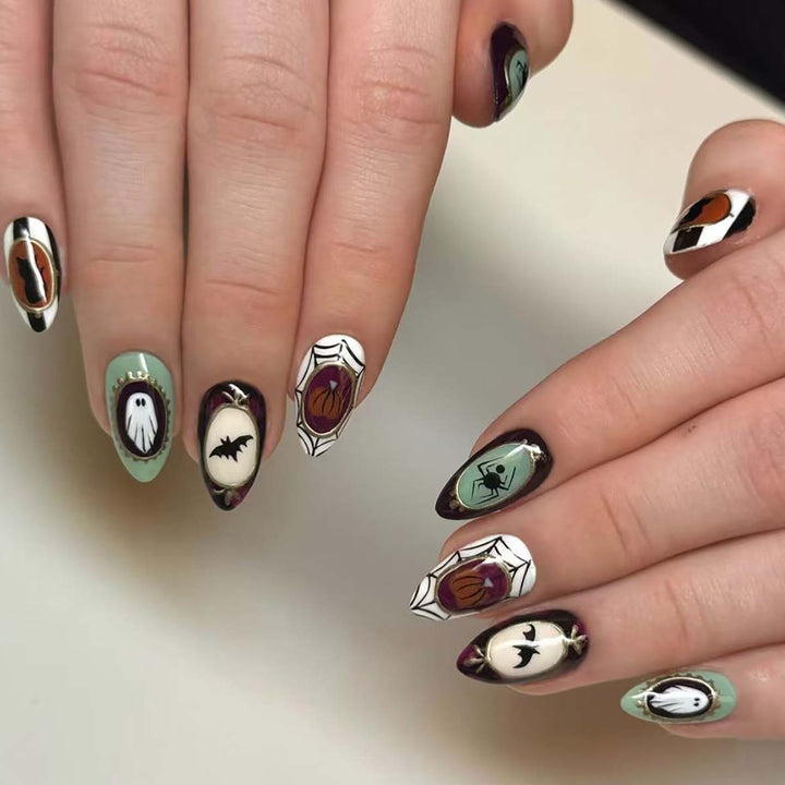 Holiday-Themed Press-On Nail Set Kalsten