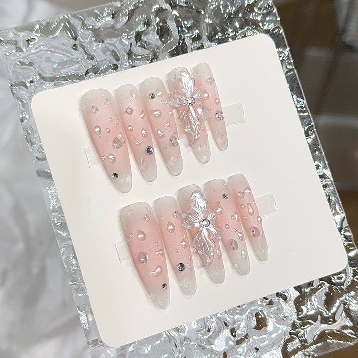Glamorous artificial nails with sparkling accents Kalsten